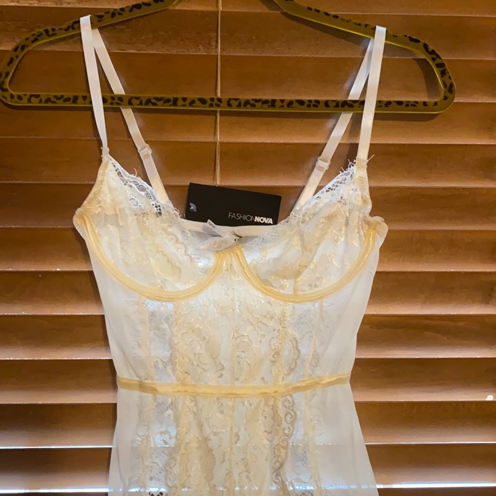 Size M, new with tag Fashion NOVA, it’s smalls for me !!